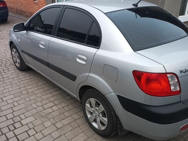 Сірий Кіа Ріо, об'ємом двигуна 1.4 л та пробігом 260 тис. км за 4100 $, фото 3 на Automoto.ua