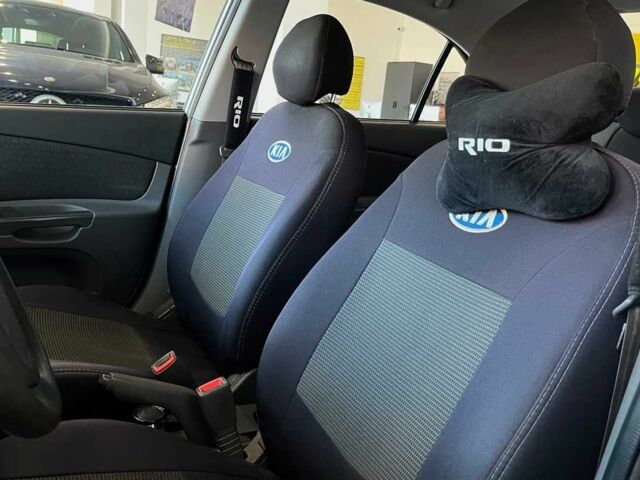 Сірий Кіа Ріо, об'ємом двигуна 1.4 л та пробігом 93 тис. км за 5600 $, фото 10 на Automoto.ua