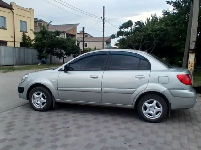 Сірий Кіа Ріо, об'ємом двигуна 1.4 л та пробігом 100 тис. км за 4600 $, фото 3 на Automoto.ua
