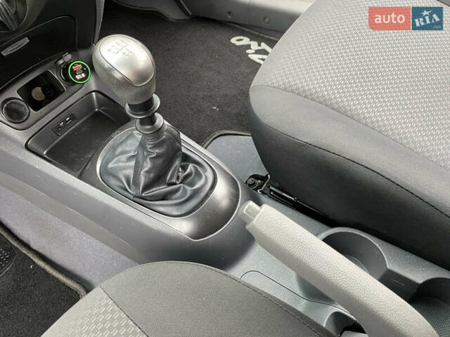 Серый Киа Рио, объемом двигателя 1.4 л и пробегом 179 тыс. км за 3999 $, фото 43 на Automoto.ua