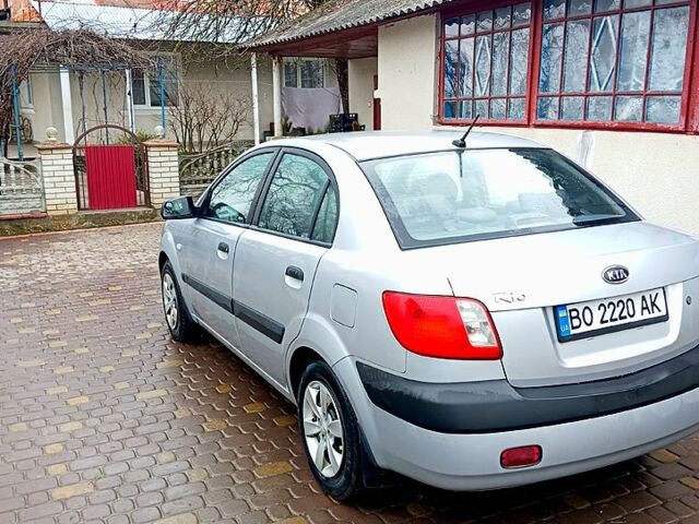 Сірий Кіа Ріо, об'ємом двигуна 1.4 л та пробігом 300 тис. км за 4000 $, фото 2 на Automoto.ua