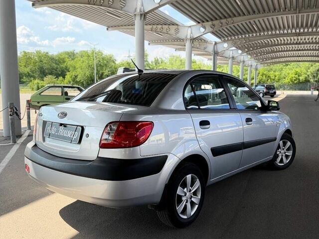 Серый Киа Рио, объемом двигателя 1.4 л и пробегом 243 тыс. км за 4200 $, фото 4 на Automoto.ua