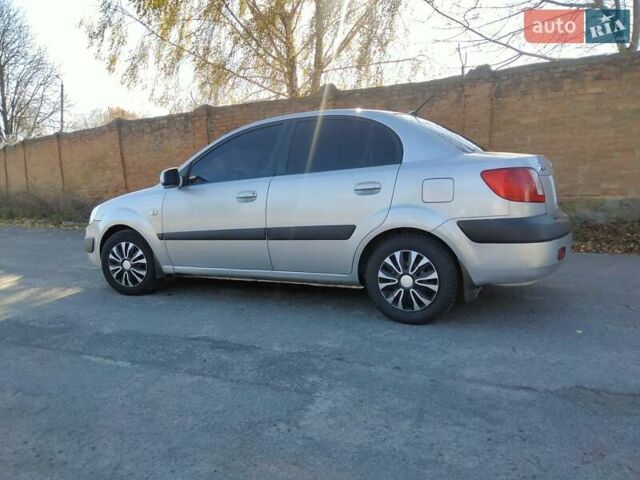 Серый Киа Рио, объемом двигателя 1.4 л и пробегом 240 тыс. км за 4100 $, фото 8 на Automoto.ua