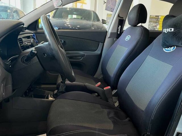 Сірий Кіа Ріо, об'ємом двигуна 1.4 л та пробігом 93 тис. км за 5600 $, фото 8 на Automoto.ua