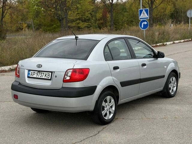 Сірий Кіа Ріо, об'ємом двигуна 1.4 л та пробігом 246 тис. км за 4300 $, фото 7 на Automoto.ua