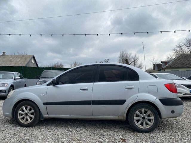 Сірий Кіа Ріо, об'ємом двигуна 1.4 л та пробігом 390 тис. км за 2999 $, фото 7 на Automoto.ua