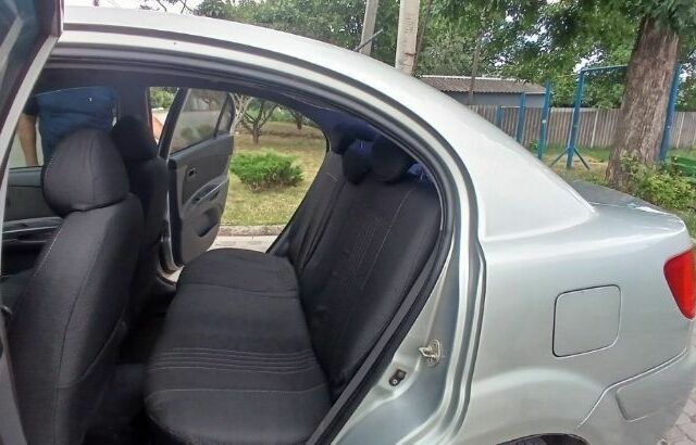 Сірий Кіа Ріо, об'ємом двигуна 1.4 л та пробігом 100 тис. км за 4600 $, фото 4 на Automoto.ua