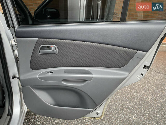 Серый Киа Рио, объемом двигателя 1.4 л и пробегом 179 тыс. км за 4250 $, фото 34 на Automoto.ua