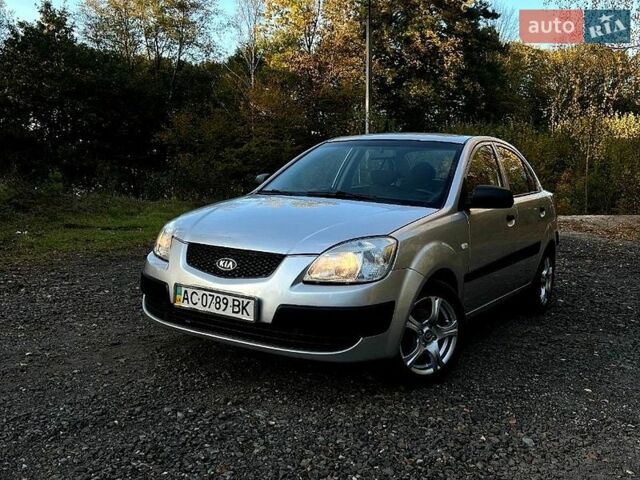 Серый Киа Рио, объемом двигателя 1.4 л и пробегом 219 тыс. км за 2800 $, фото 1 на Automoto.ua