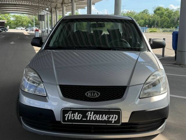 Серый Киа Рио, объемом двигателя 0 л и пробегом 243 тыс. км за 4200 $, фото 1 на Automoto.ua