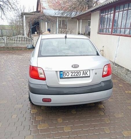 Сірий Кіа Ріо, об'ємом двигуна 1.4 л та пробігом 310 тис. км за 3800 $, фото 3 на Automoto.ua