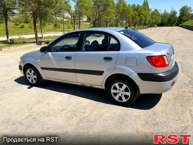 Серый Киа Рио, объемом двигателя 1.4 л и пробегом 242 тыс. км за 3600 $, фото 3 на Automoto.ua