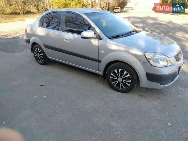 Серый Киа Рио, объемом двигателя 1.4 л и пробегом 240 тыс. км за 4100 $, фото 5 на Automoto.ua