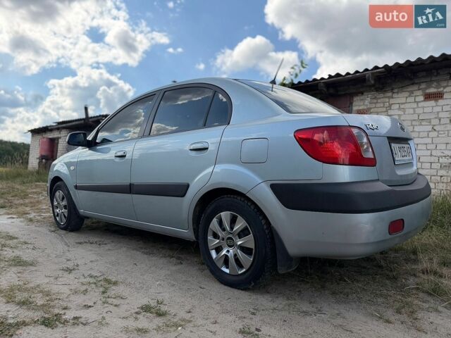 Серый Киа Рио, объемом двигателя 1.4 л и пробегом 240 тыс. км за 3250 $, фото 6 на Automoto.ua