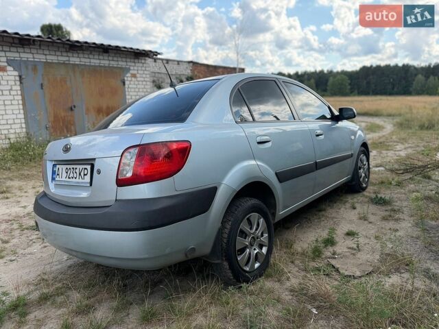Серый Киа Рио, объемом двигателя 1.4 л и пробегом 240 тыс. км за 3250 $, фото 5 на Automoto.ua