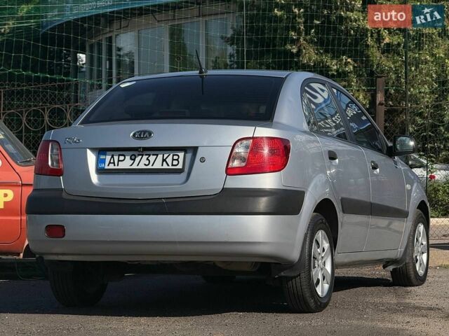 Сірий Кіа Ріо, об'ємом двигуна 1.4 л та пробігом 167 тис. км за 4499 $, фото 5 на Automoto.ua
