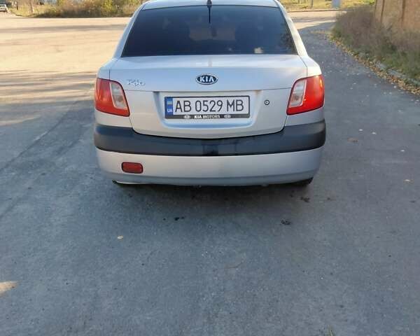 Серый Киа Рио, объемом двигателя 1.4 л и пробегом 240 тыс. км за 4100 $, фото 7 на Automoto.ua