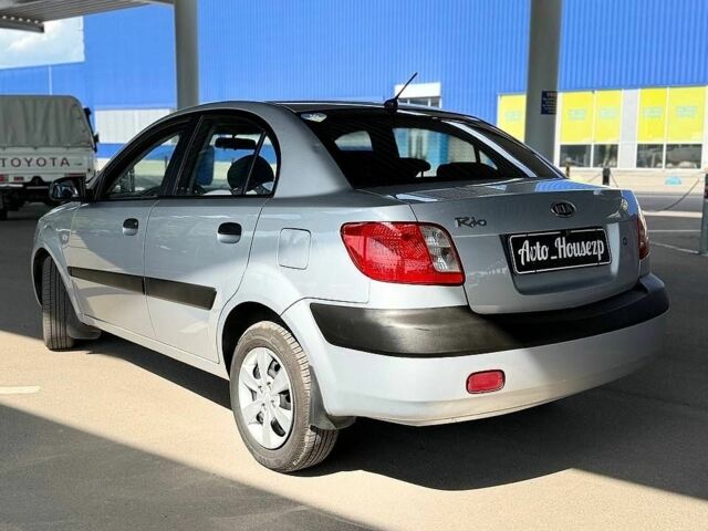 Серый Киа Рио, объемом двигателя 1.4 л и пробегом 243 тыс. км за 4200 $, фото 6 на Automoto.ua