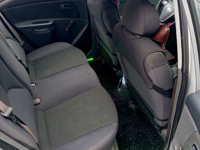 Сірий Кіа Ріо, об'ємом двигуна 1.4 л та пробігом 30000 тис. км за 4000 $, фото 8 на Automoto.ua