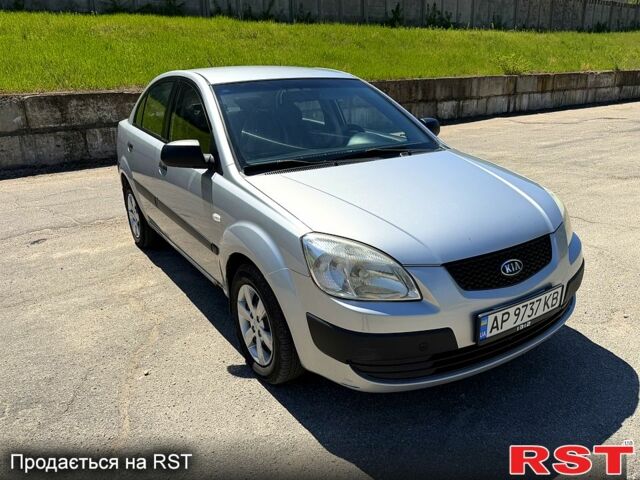 Серый Киа Рио, объемом двигателя 1.4 л и пробегом 242 тыс. км за 3600 $, фото 7 на Automoto.ua