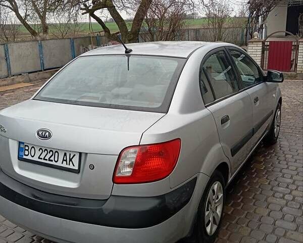 Сірий Кіа Ріо, об'ємом двигуна 1.4 л та пробігом 300 тис. км за 4000 $, фото 6 на Automoto.ua
