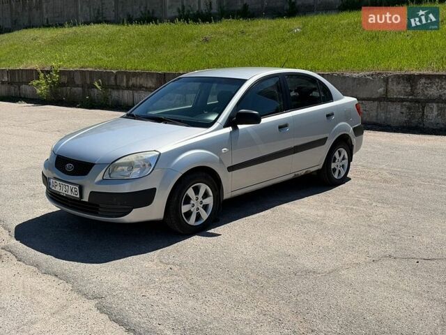 Серый Киа Рио, объемом двигателя 1.4 л и пробегом 242 тыс. км за 3600 $, фото 1 на Automoto.ua