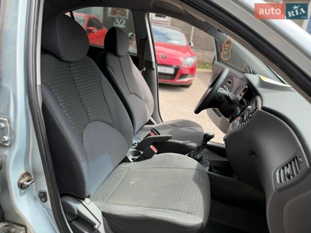Серый Киа Рио, объемом двигателя 1.4 л и пробегом 240 тыс. км за 3450 $, фото 6 на Automoto.ua