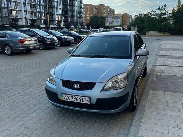 Серый Киа Рио, объемом двигателя 1.4 л и пробегом 135 тыс. км за 5900 $, фото 2 на Automoto.ua