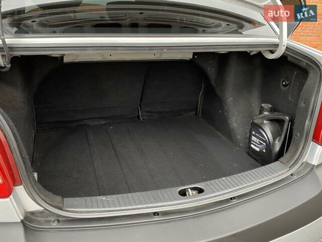 Серый Киа Рио, объемом двигателя 1.4 л и пробегом 179 тыс. км за 3999 $, фото 23 на Automoto.ua