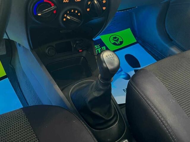 Сірий Кіа Ріо, об'ємом двигуна 1.4 л та пробігом 93 тис. км за 5600 $, фото 16 на Automoto.ua