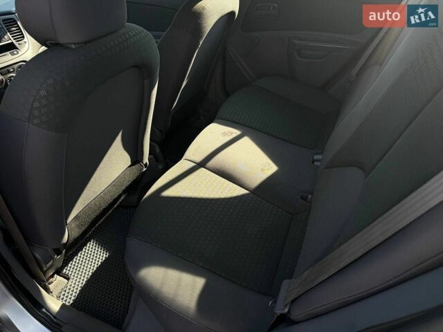 Сірий Кіа Ріо, об'ємом двигуна 1.4 л та пробігом 167 тис. км за 4499 $, фото 7 на Automoto.ua