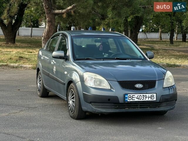 Сірий Кіа Ріо, об'ємом двигуна 1.49 л та пробігом 300 тис. км за 3700 $, фото 1 на Automoto.ua