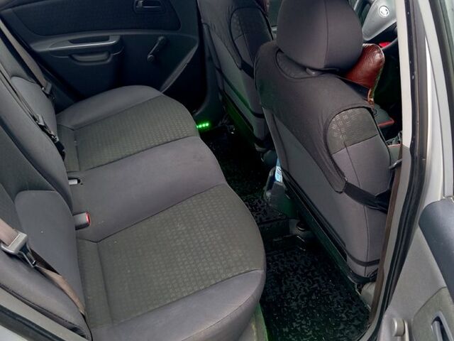 Сірий Кіа Ріо, об'ємом двигуна 1.4 л та пробігом 30000 тис. км за 4000 $, фото 7 на Automoto.ua