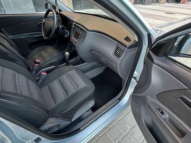 Серый Киа Рио, объемом двигателя 1.4 л и пробегом 135 тыс. км за 5900 $, фото 8 на Automoto.ua