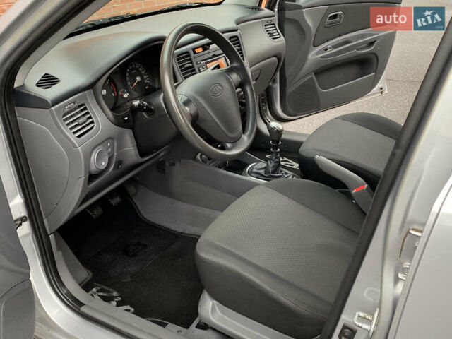 Серый Киа Рио, объемом двигателя 1.4 л и пробегом 179 тыс. км за 4250 $, фото 29 на Automoto.ua