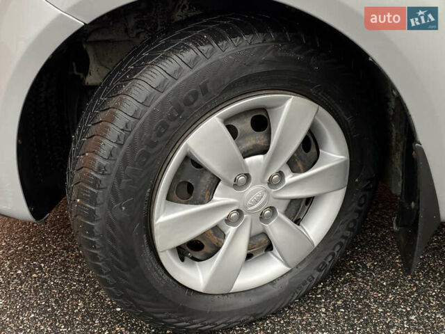 Серый Киа Рио, объемом двигателя 1.4 л и пробегом 179 тыс. км за 4250 $, фото 9 на Automoto.ua