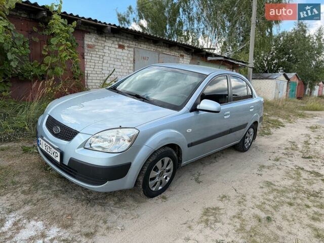 Серый Киа Рио, объемом двигателя 1.4 л и пробегом 240 тыс. км за 3250 $, фото 1 на Automoto.ua