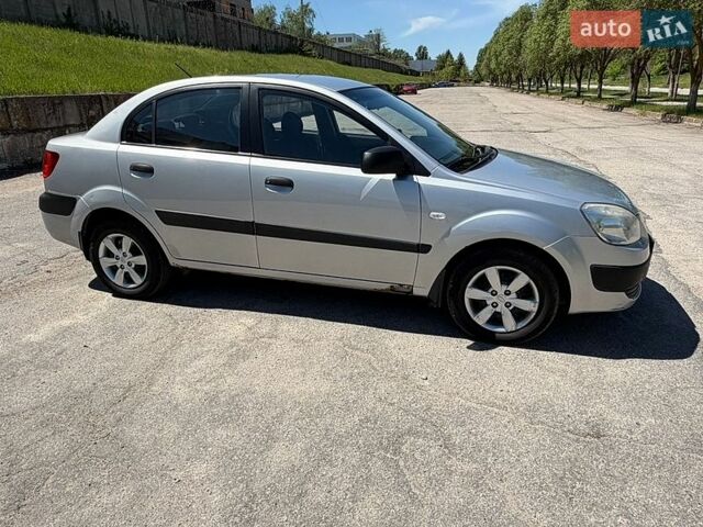 Серый Киа Рио, объемом двигателя 1.4 л и пробегом 242 тыс. км за 3600 $, фото 12 на Automoto.ua
