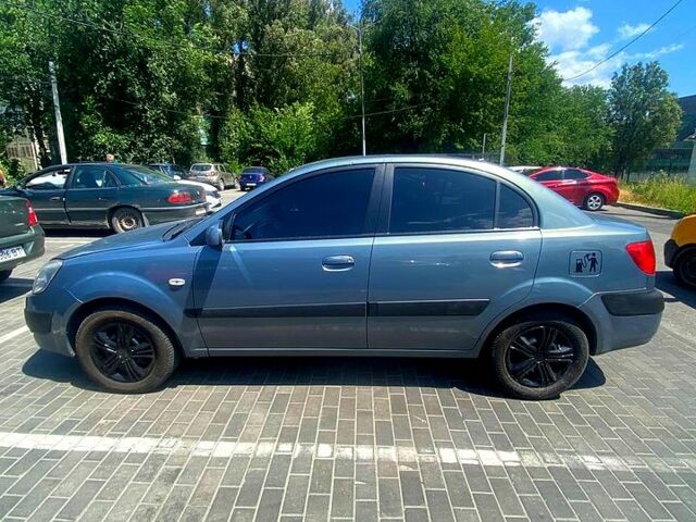 Серый Киа Рио, объемом двигателя 1.5 л и пробегом 163 тыс. км за 4000 $, фото 3 на Automoto.ua