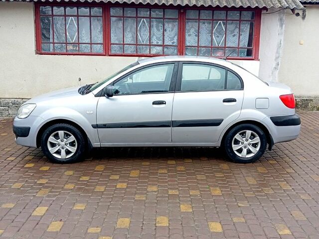 Сірий Кіа Ріо, об'ємом двигуна 1.4 л та пробігом 30000 тис. км за 4000 $, фото 1 на Automoto.ua