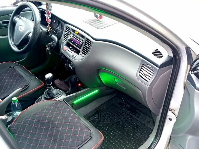 Сірий Кіа Ріо, об'ємом двигуна 1.4 л та пробігом 30000 тис. км за 4000 $, фото 9 на Automoto.ua