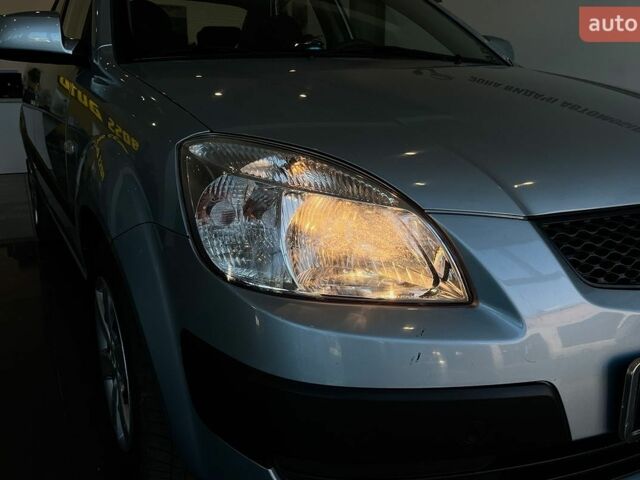 Серый Киа Рио, объемом двигателя 1.4 л и пробегом 93 тыс. км за 5600 $, фото 24 на Automoto.ua