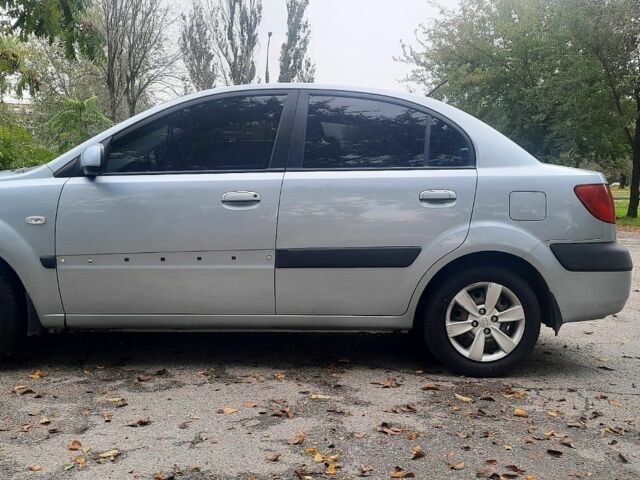 Сірий Кіа Ріо, об'ємом двигуна 1.5 л та пробігом 200 тис. км за 5100 $, фото 1 на Automoto.ua