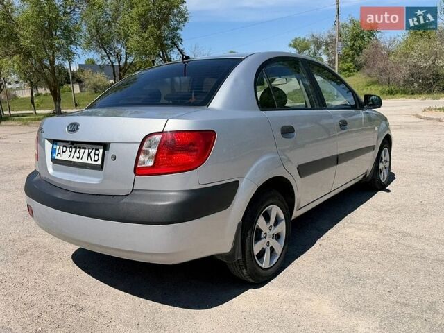 Серый Киа Рио, объемом двигателя 1.4 л и пробегом 242 тыс. км за 3600 $, фото 9 на Automoto.ua