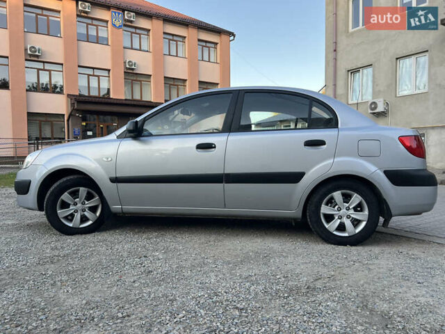 Серый Киа Рио, объемом двигателя 1.4 л и пробегом 335 тыс. км за 3750 $, фото 47 на Automoto.ua