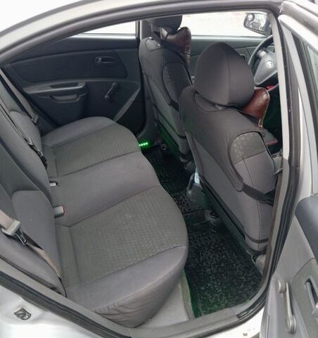 Сірий Кіа Ріо, об'ємом двигуна 1.4 л та пробігом 310 тис. км за 3800 $, фото 12 на Automoto.ua