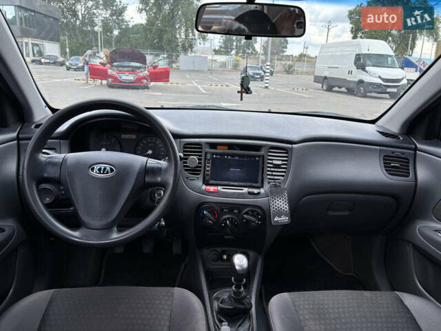 Серый Киа Рио, объемом двигателя 1.5 л и пробегом 158 тыс. км за 3899 $, фото 8 на Automoto.ua