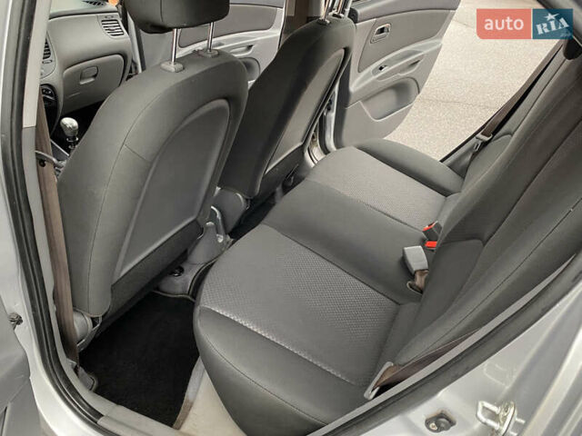 Серый Киа Рио, объемом двигателя 1.4 л и пробегом 179 тыс. км за 4250 $, фото 32 на Automoto.ua