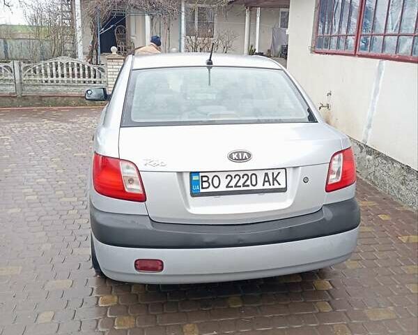 Сірий Кіа Ріо, об'ємом двигуна 1.4 л та пробігом 300 тис. км за 4000 $, фото 9 на Automoto.ua