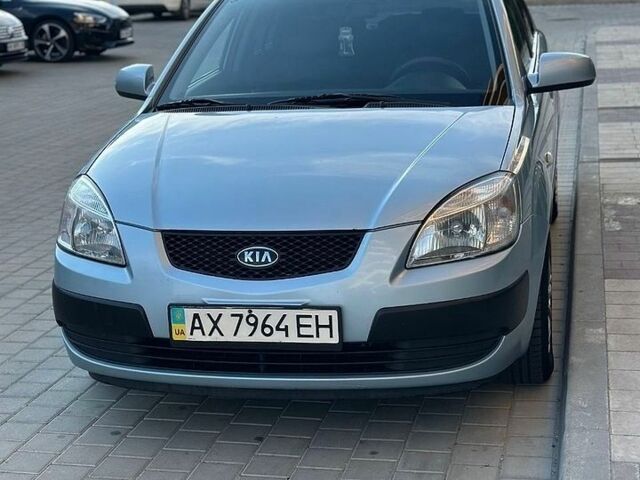 Серый Киа Рио, объемом двигателя 1.4 л и пробегом 135 тыс. км за 5900 $, фото 4 на Automoto.ua